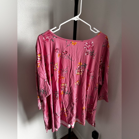 Woman within 3x top - Picture 4 of 4